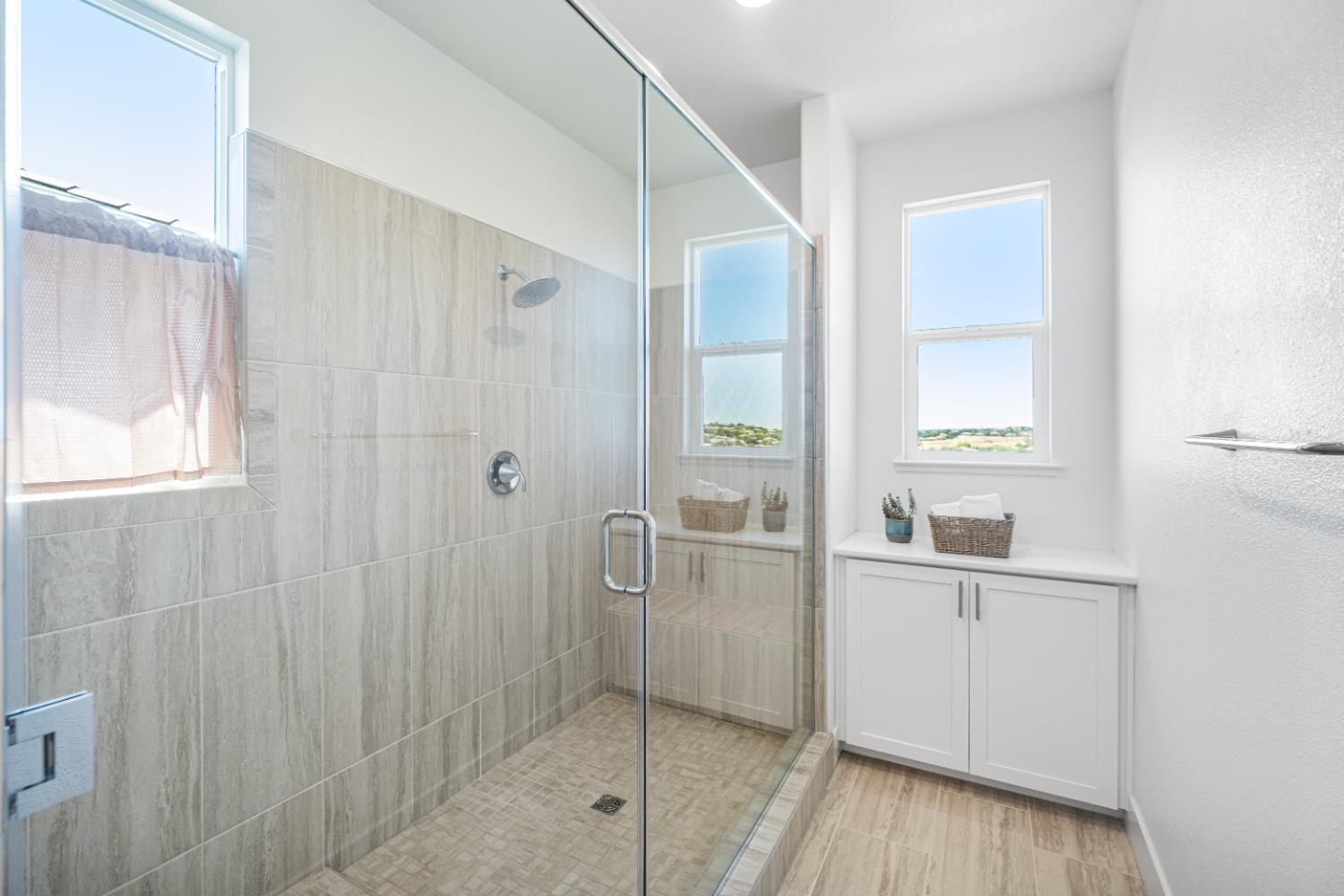 El Dorado Hills, California 95762, United States, 5 Bedrooms Bedrooms, ,5 BathroomsBathrooms,Residential,Active,187764