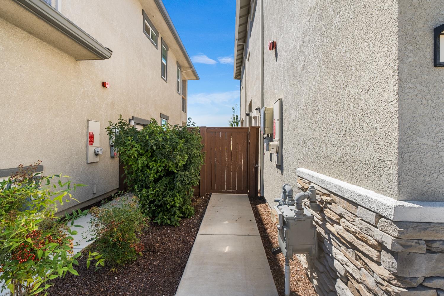 El Dorado Hills, California 95762, United States, 5 Bedrooms Bedrooms, ,5 BathroomsBathrooms,Residential,Active,187764