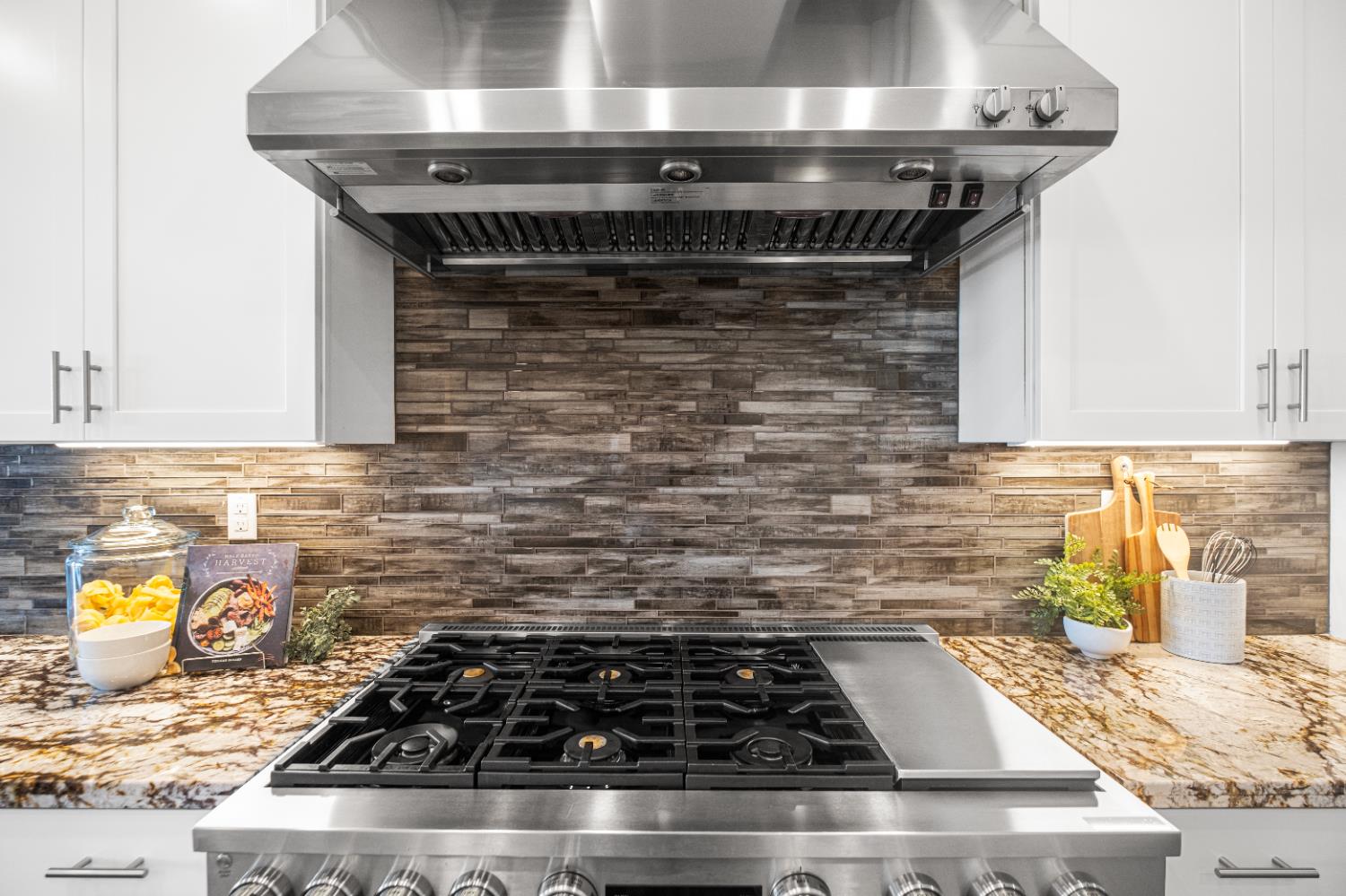 El Dorado Hills, California 95762, United States, 5 Bedrooms Bedrooms, ,5 BathroomsBathrooms,Residential,Active,187764