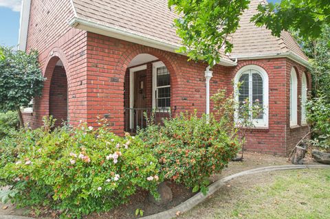 2200 2nd Avenue Sacramento CA 95818