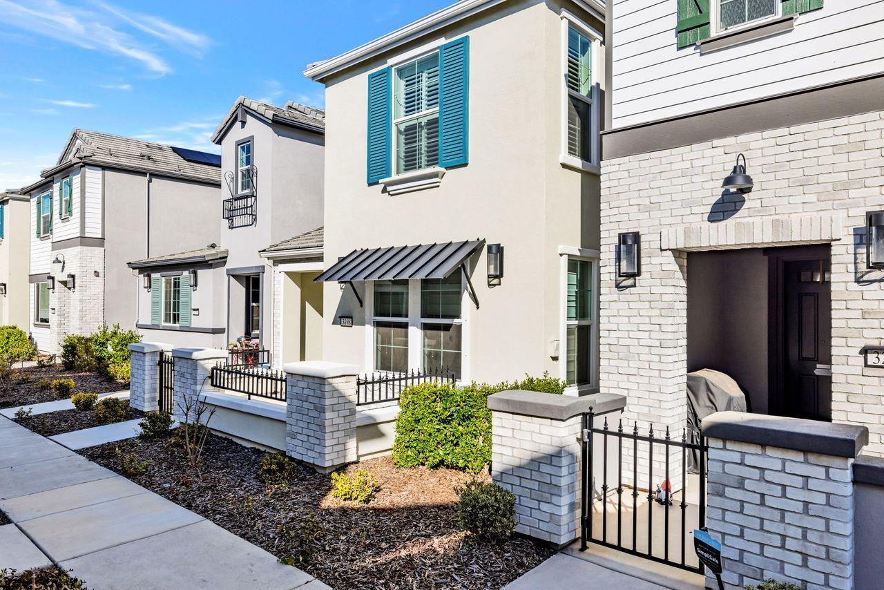 3198 Longspur Lane