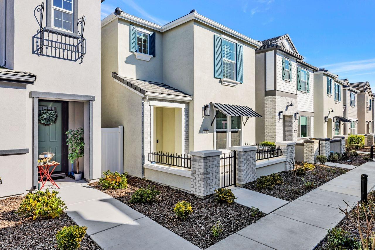 3198 Longspur Lane