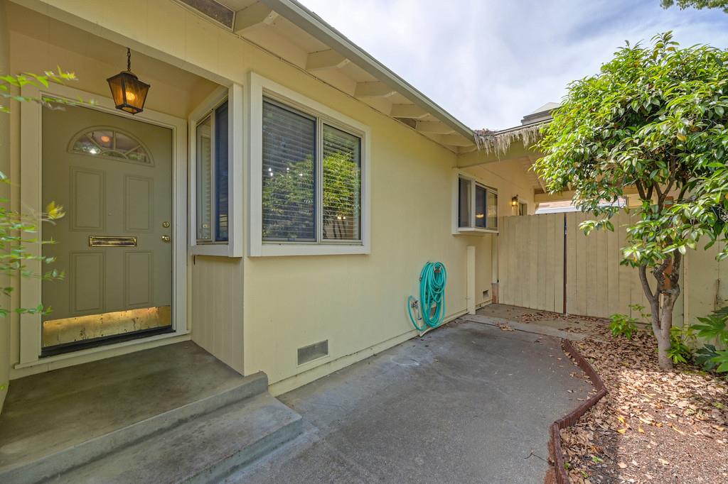 950 Trestle Glen Way