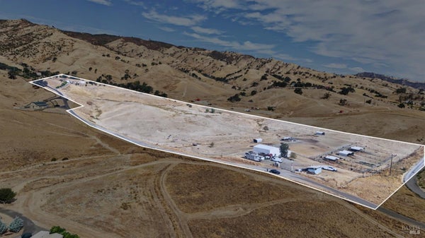 8431 QUAIL CANYON RD, VACAVILLE, CA 95688 - Image ae8fd2bb8bc9df00f385c3d6b58d9268/847907797