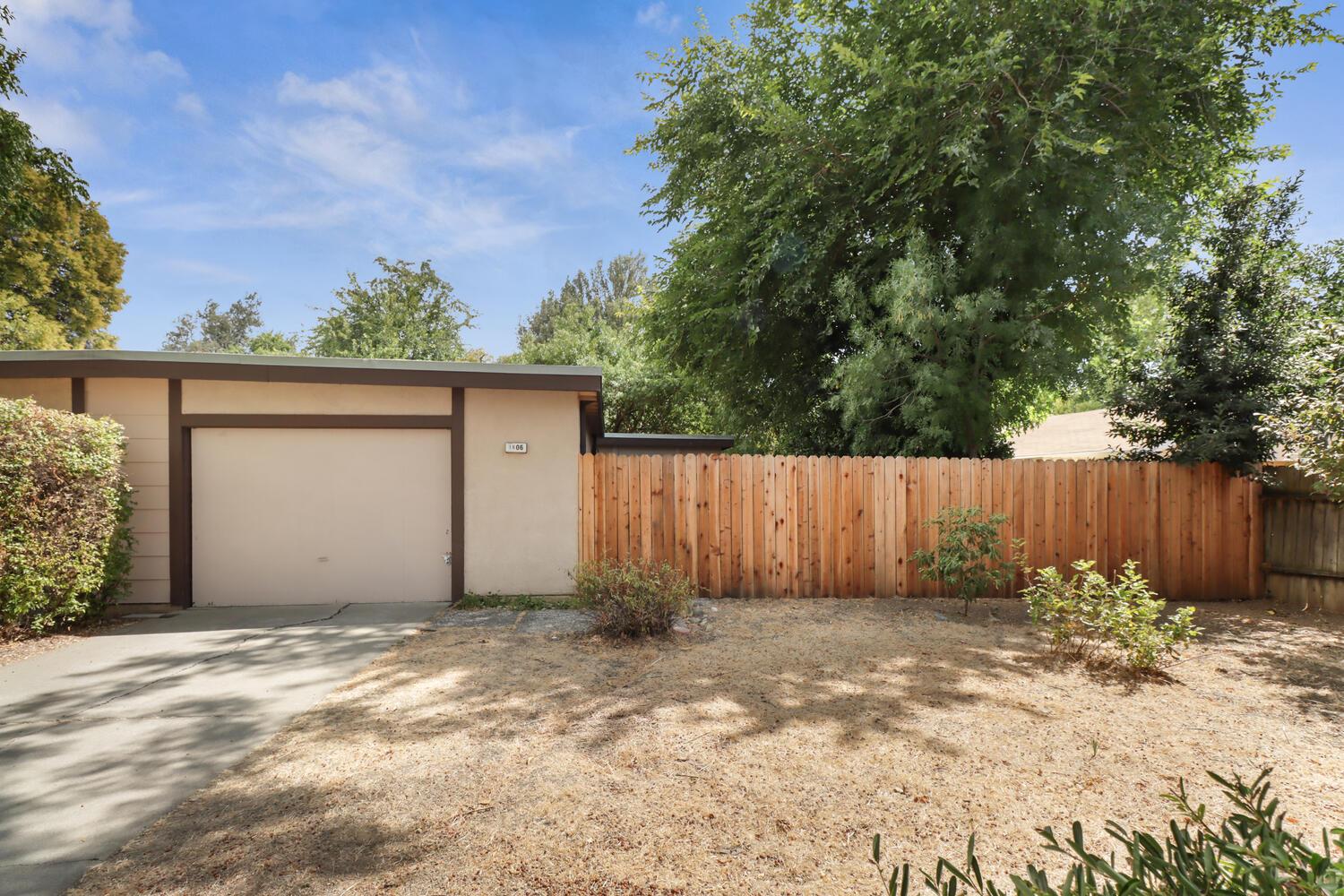 1606 Colusa Avenue