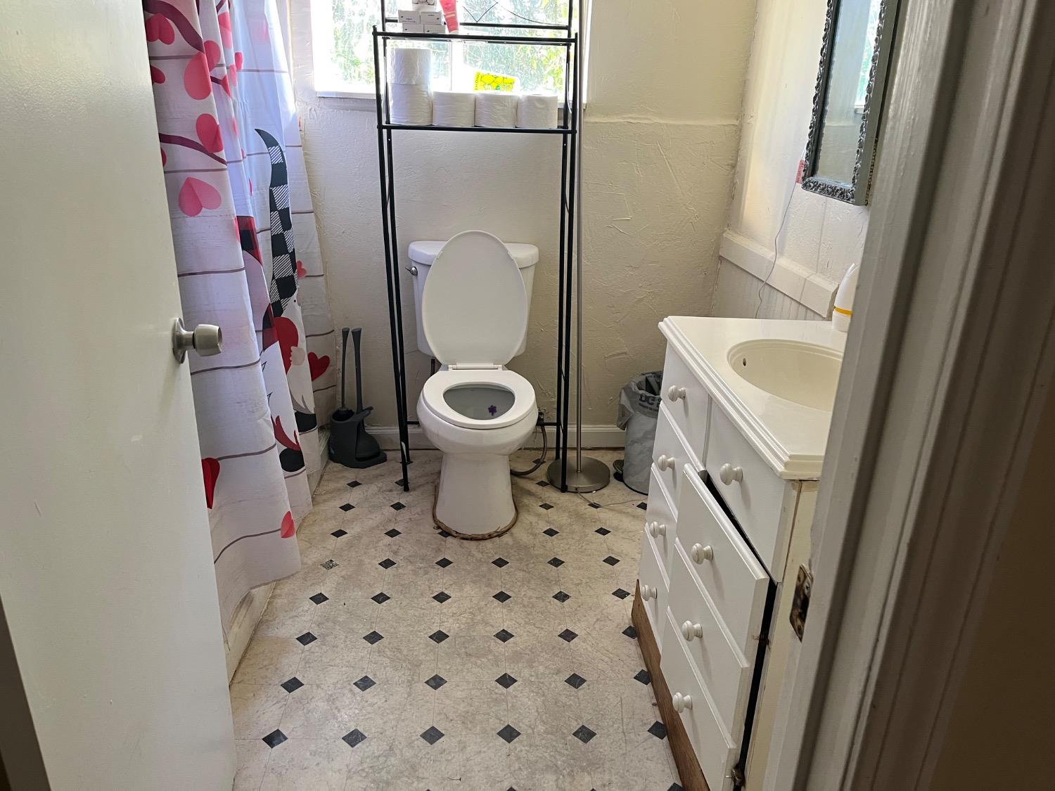 Dos Palos, California 93620, United States, 2 Bedrooms Bedrooms, ,3 BathroomsBathrooms,Residential,Active,35076