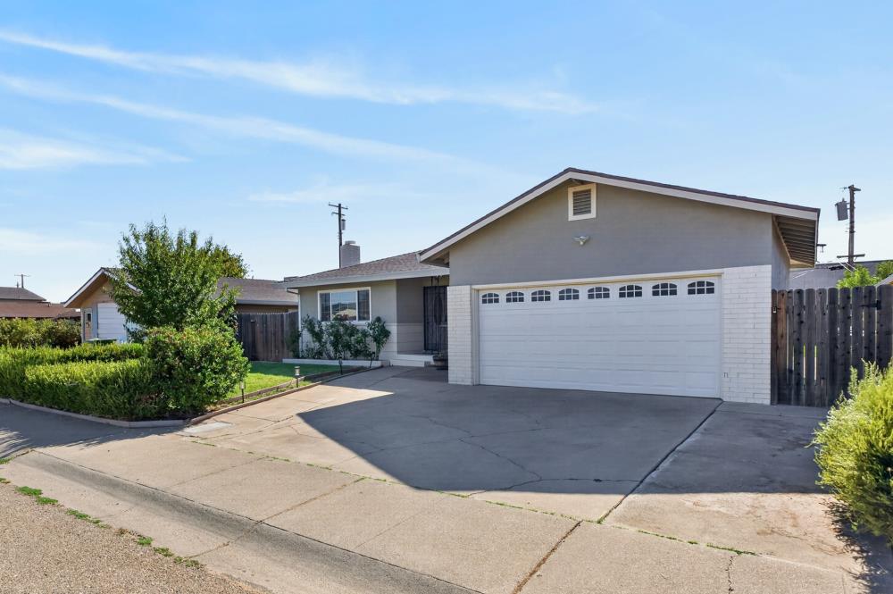 136 4th Avenue