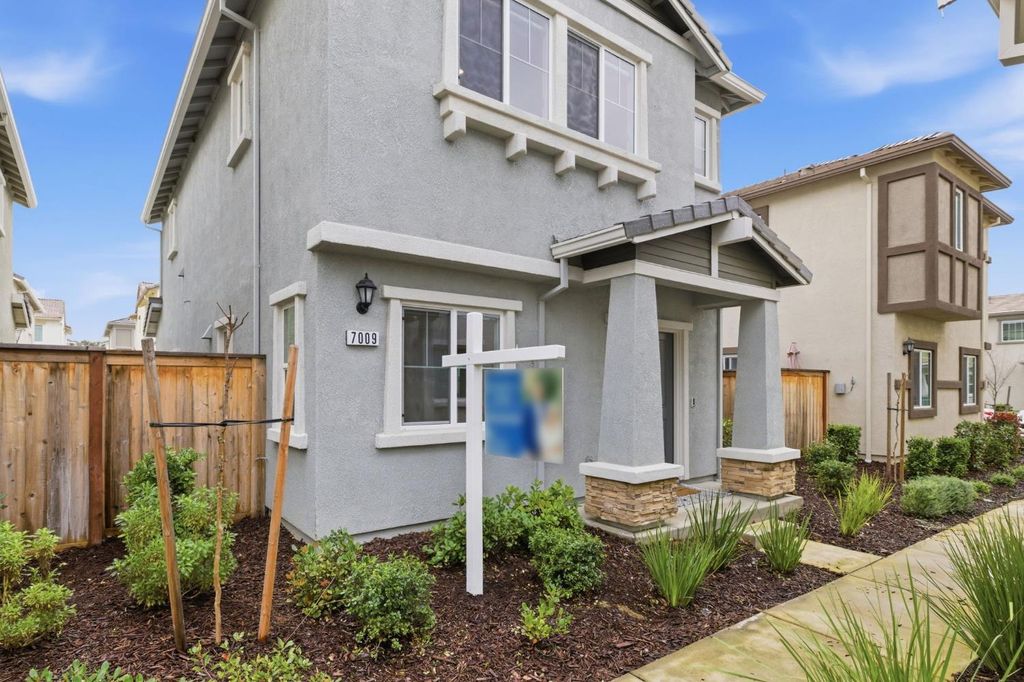 Photo of 7009 Santa Venetia Place, Roseville, CA 95747 (MLS # 226018146)