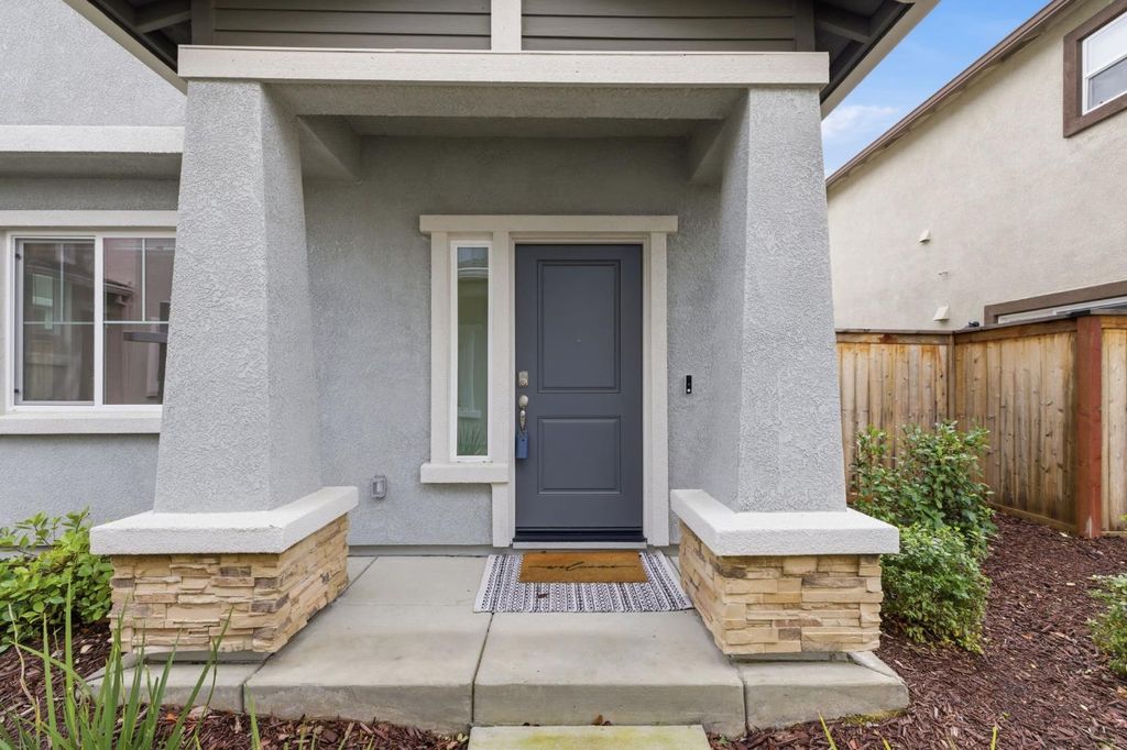 Photo of 7009 Santa Venetia Place, Roseville, CA 95747 (MLS # 226018146)