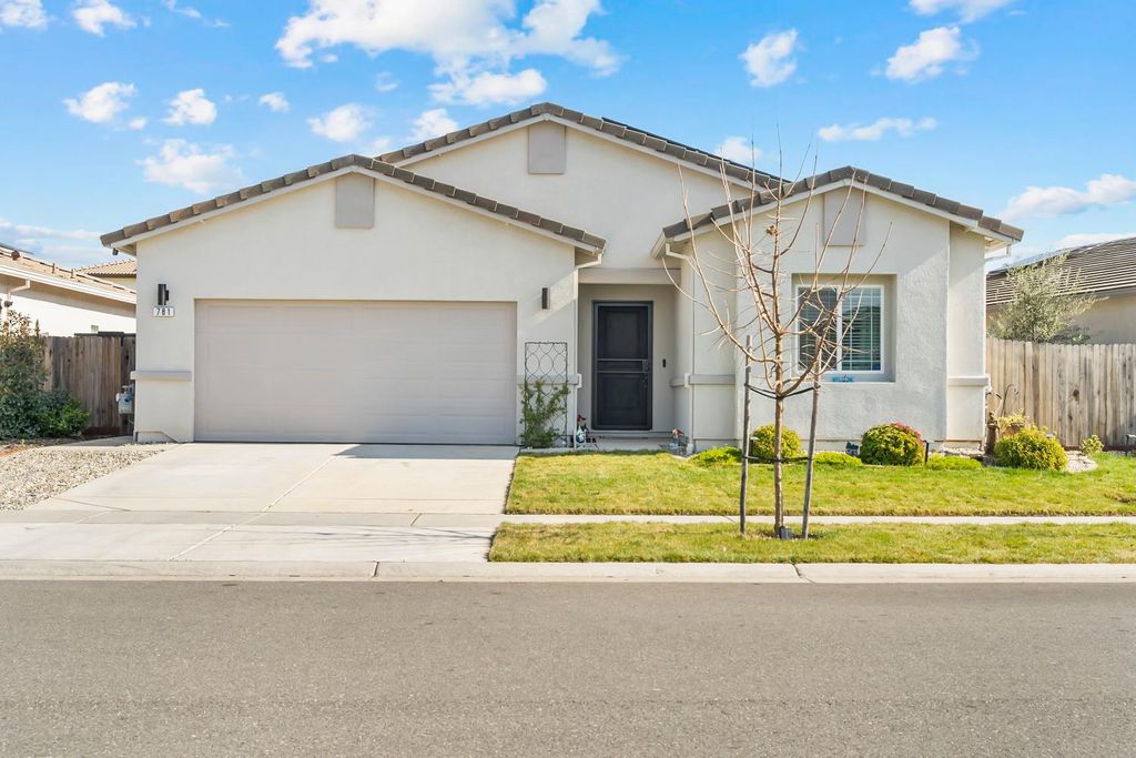 Photo of 781 Chalice Creek Drive, Plumas Lake, CA 95961 (MLS # 226014245)