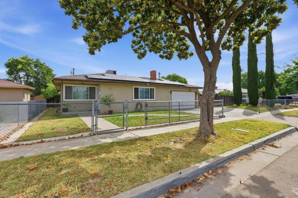 4867 E LEISURE AVE, FRESNO, CA 93727 - Image afb1934cd409cdce2bd440dcd5175ed7/3443303285