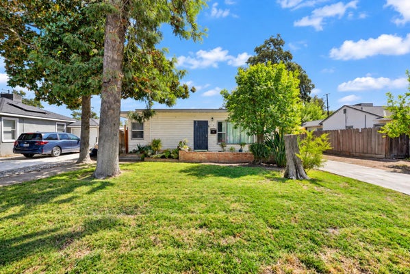 224 PARRY AVE, MODESTO, CA 95354 - Image afb262b366a4cd43ee708d97590beb21/3934832882
