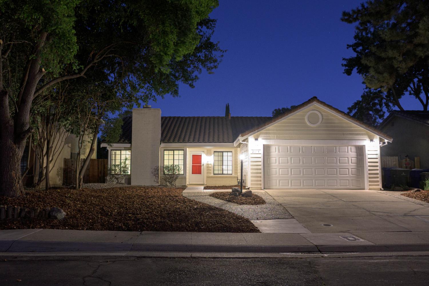 2174 Lejano Way