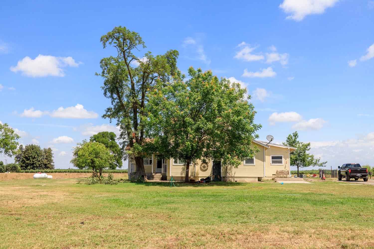 8925 E Monte Vista