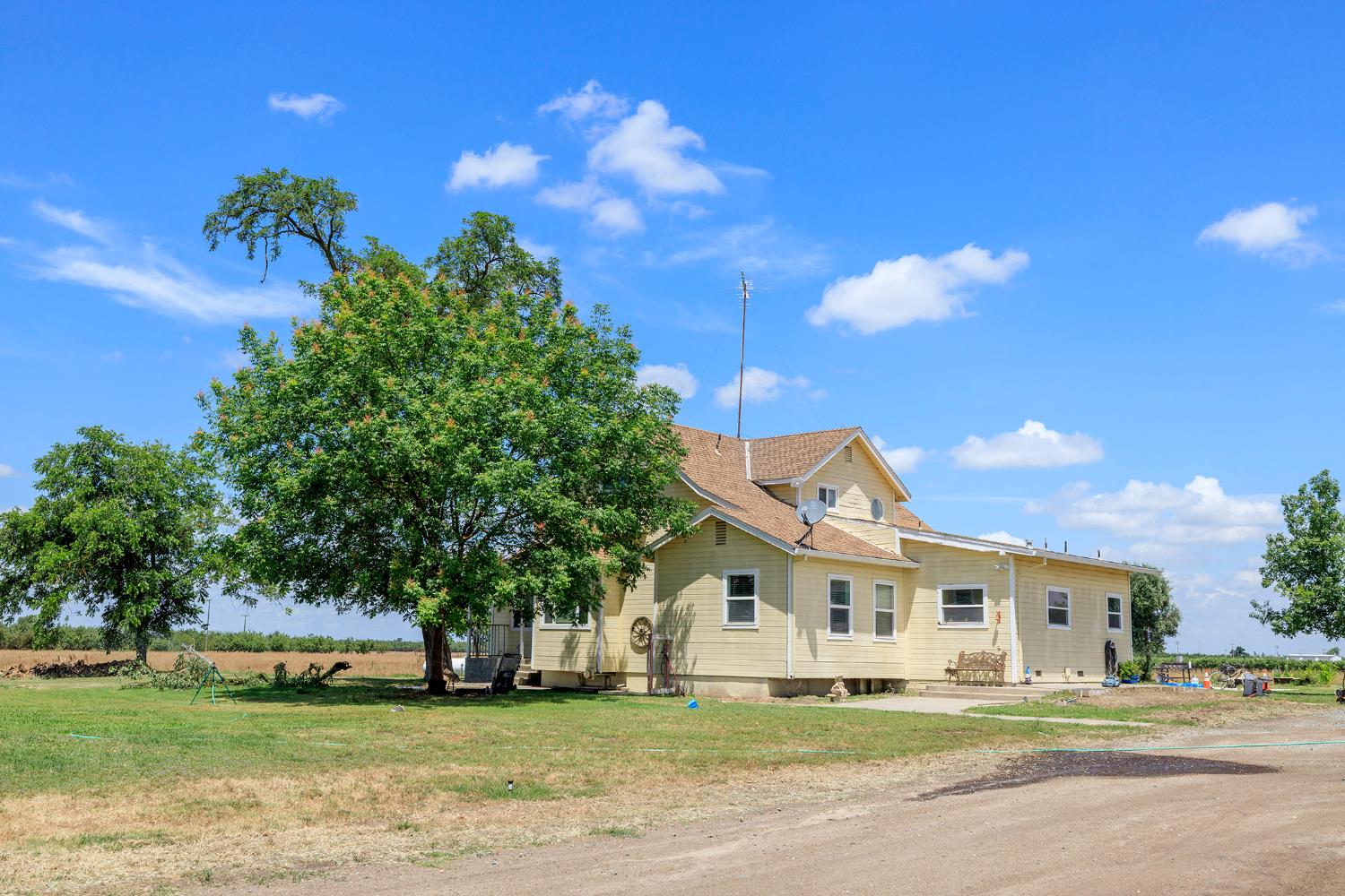 8925 E Monte Vista
