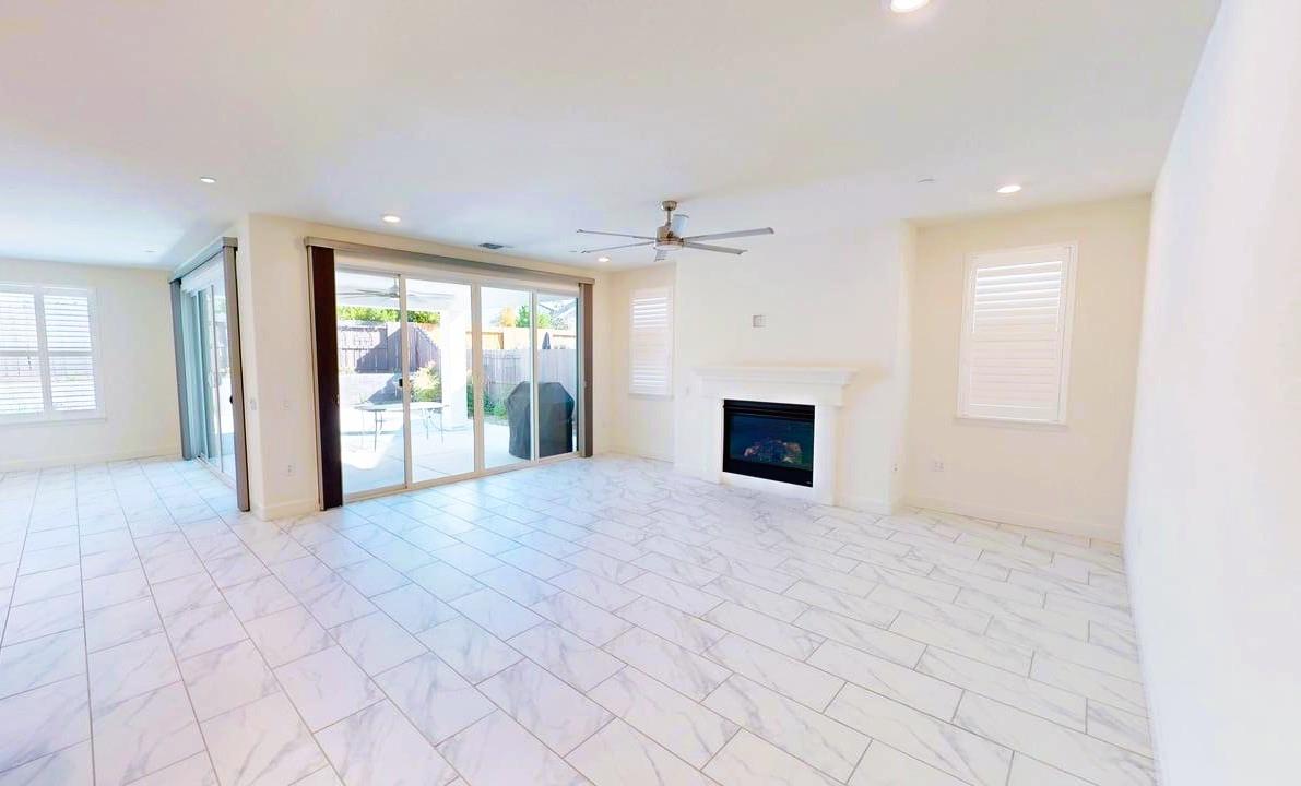 4620 Royal Lily Avenue