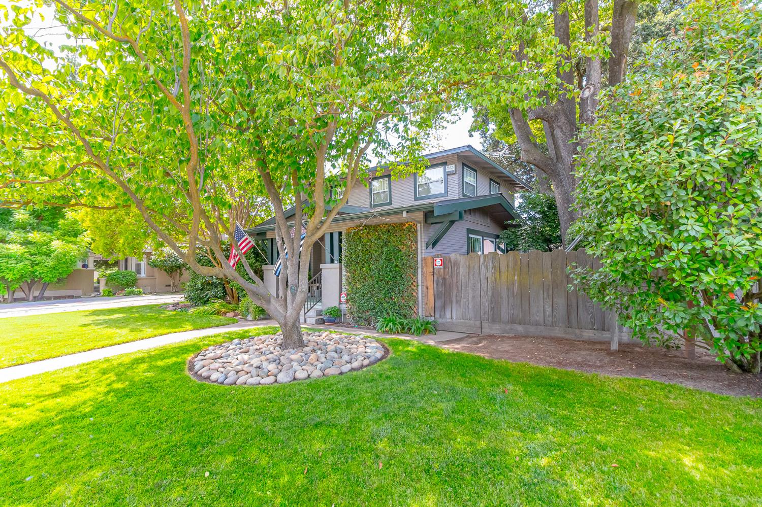 318 California Avenue