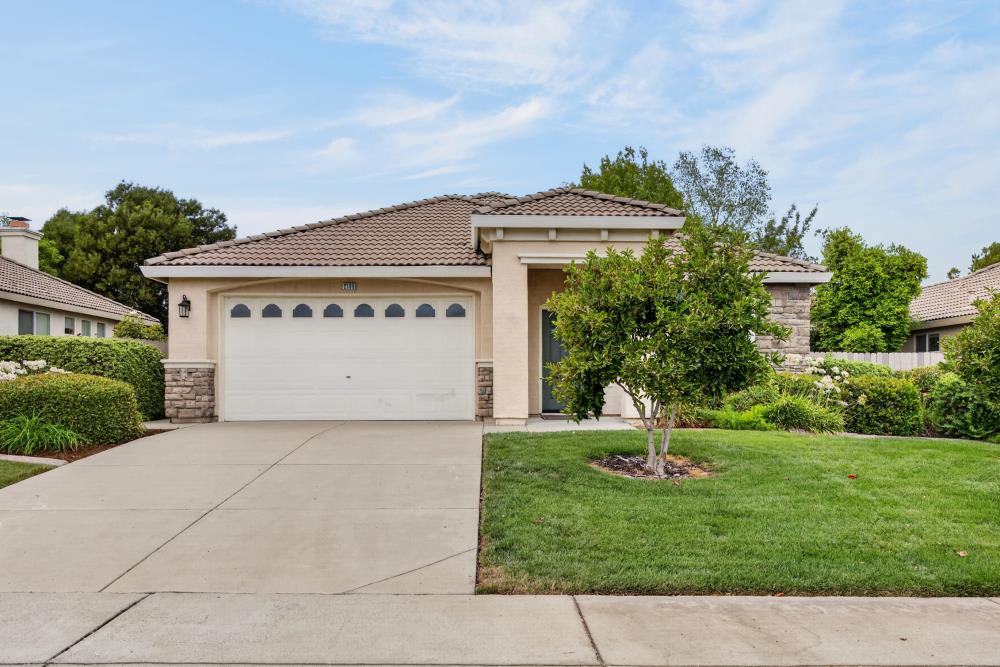 2100 Ranch Bluff Way