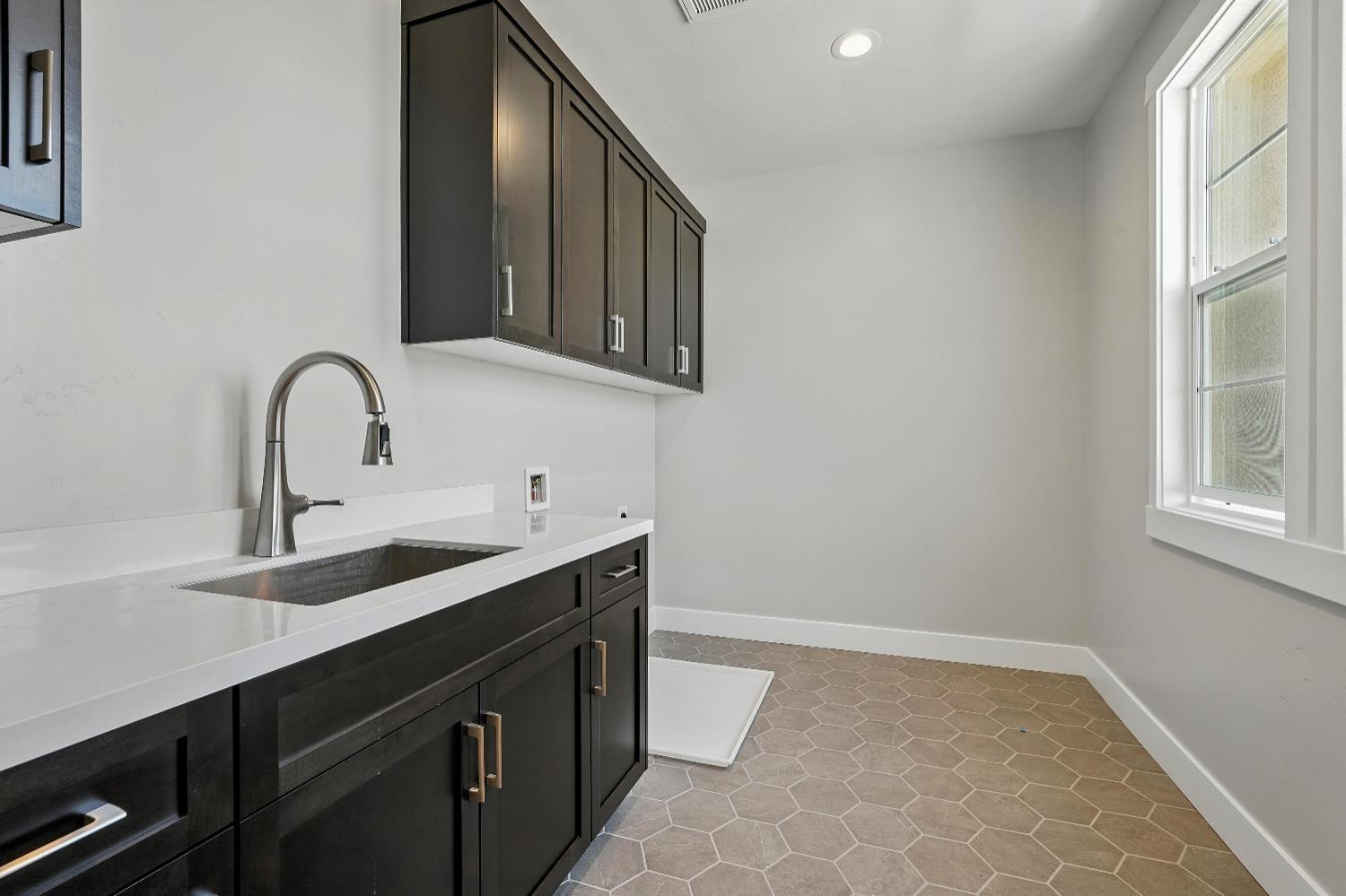 1035 Lassen Peak Drive