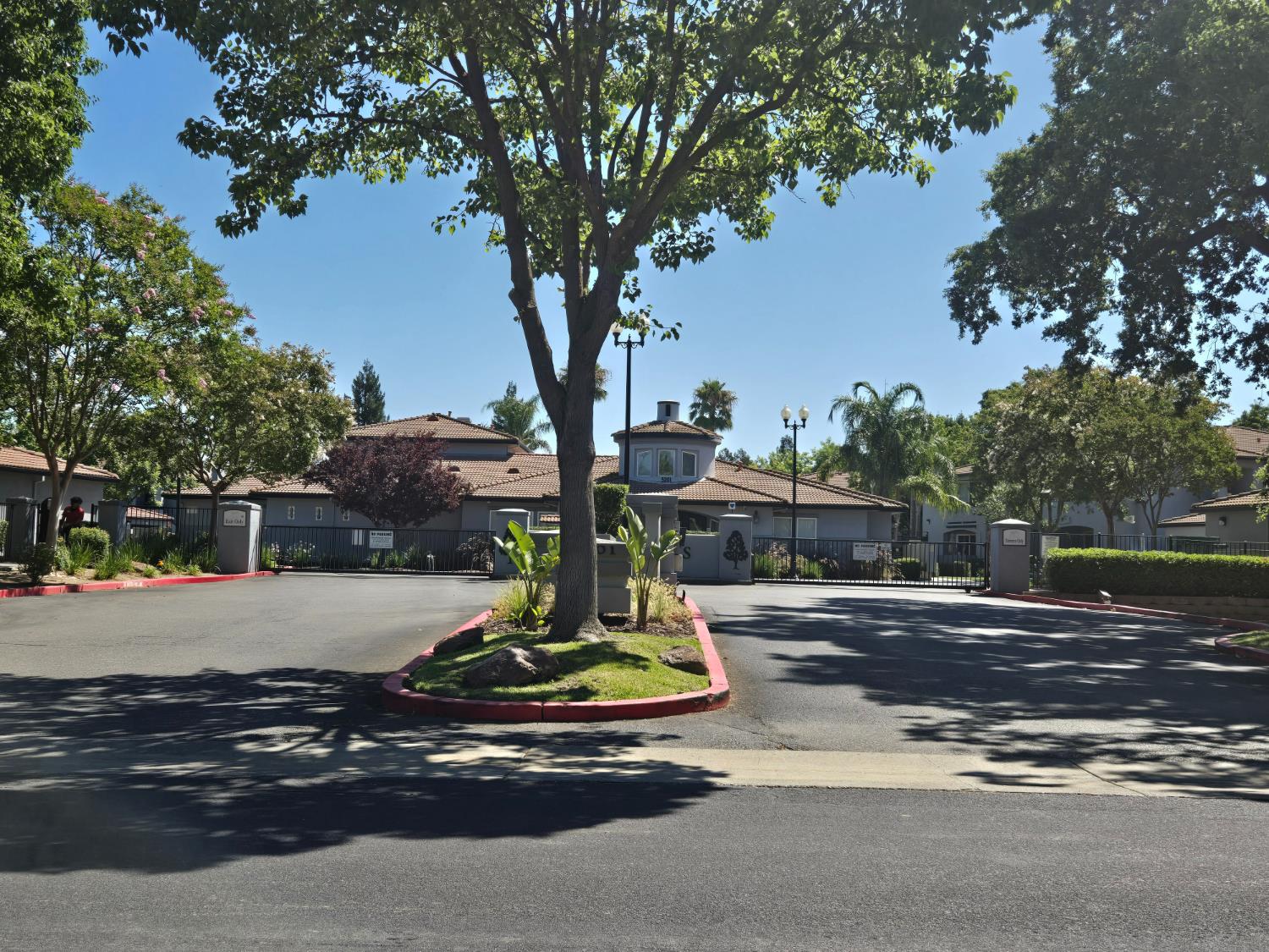 5201 Laguna Oaks Drive 121