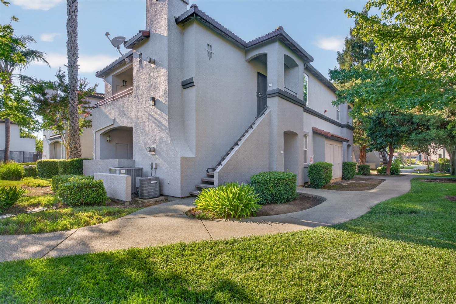 5201 Laguna Oaks Drive 121