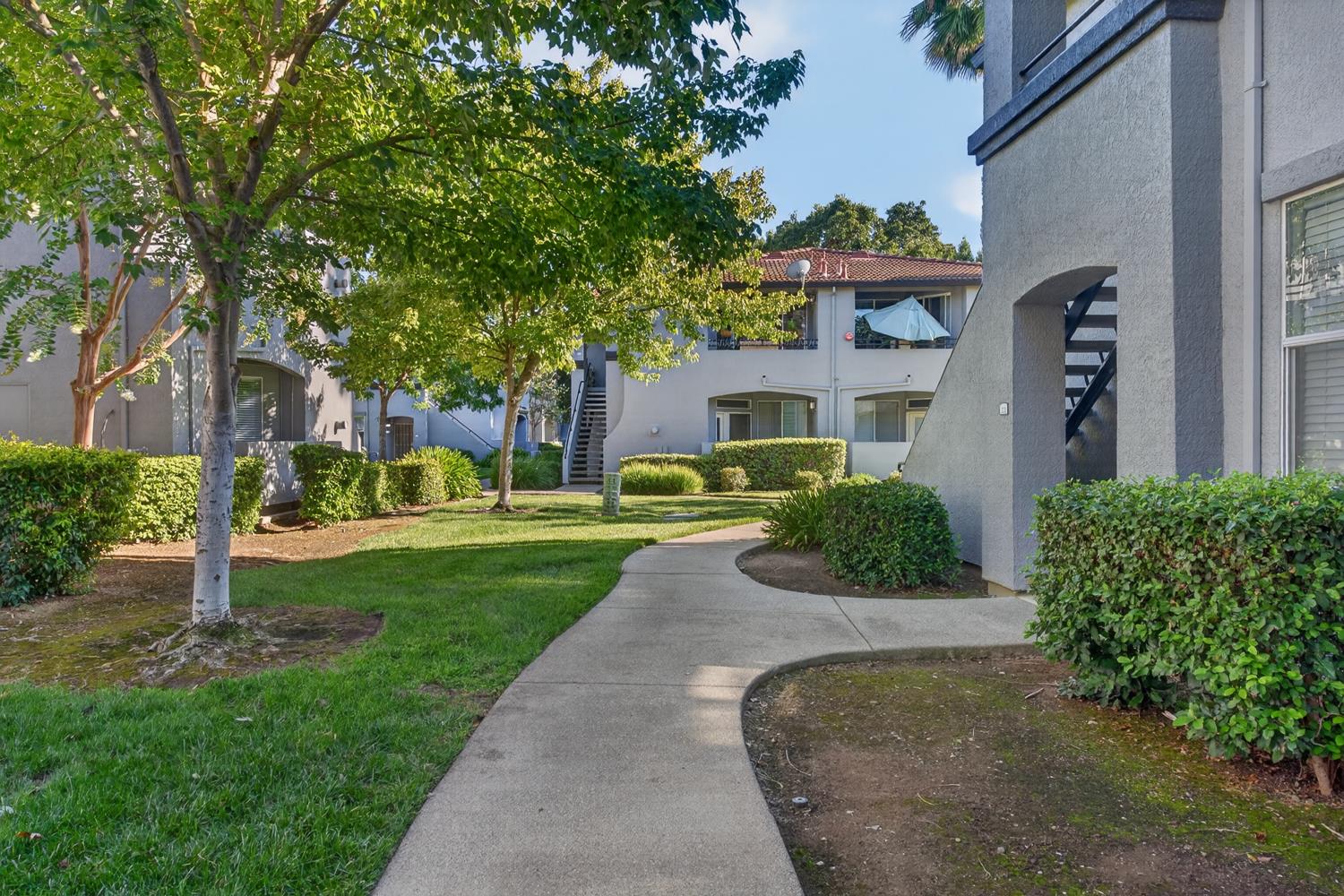 5201 Laguna Oaks Drive 121