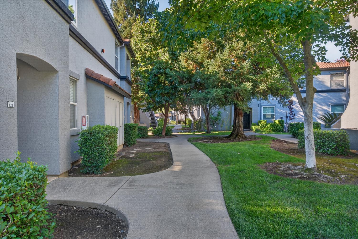 5201 Laguna Oaks Drive 121