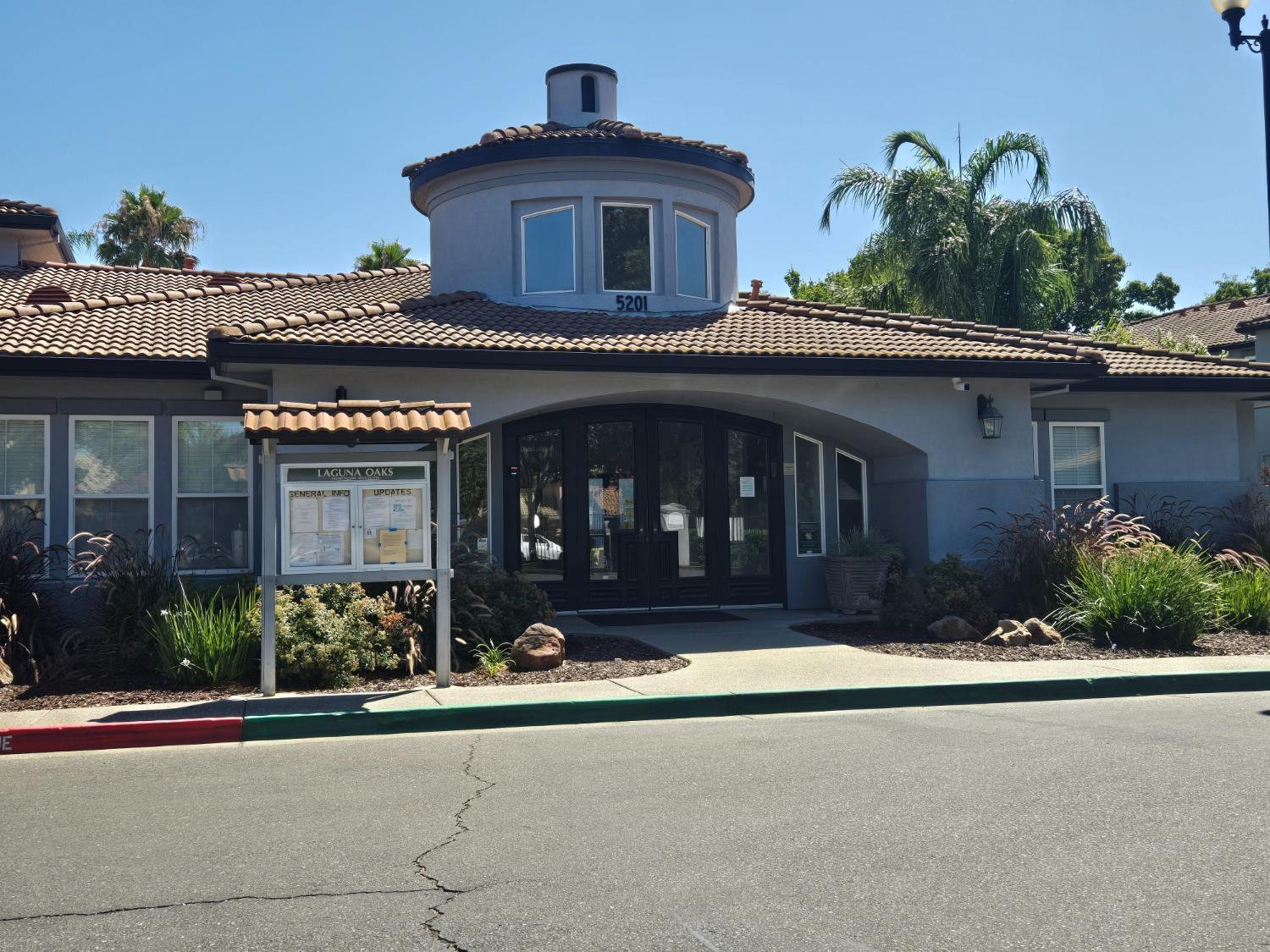 5201 Laguna Oaks Drive 121