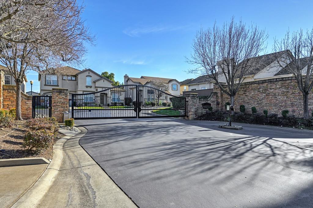 12129 Gold Bluff Lane