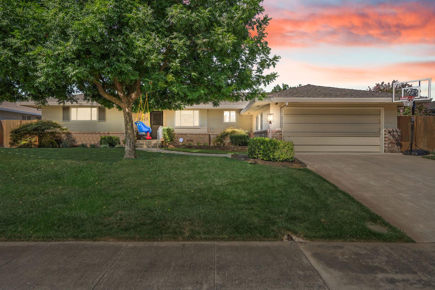 5860 Annrud Way