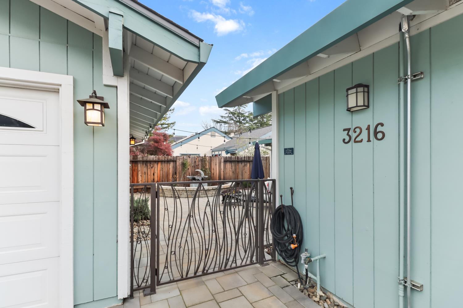 3216 Oyster Bay Avenue