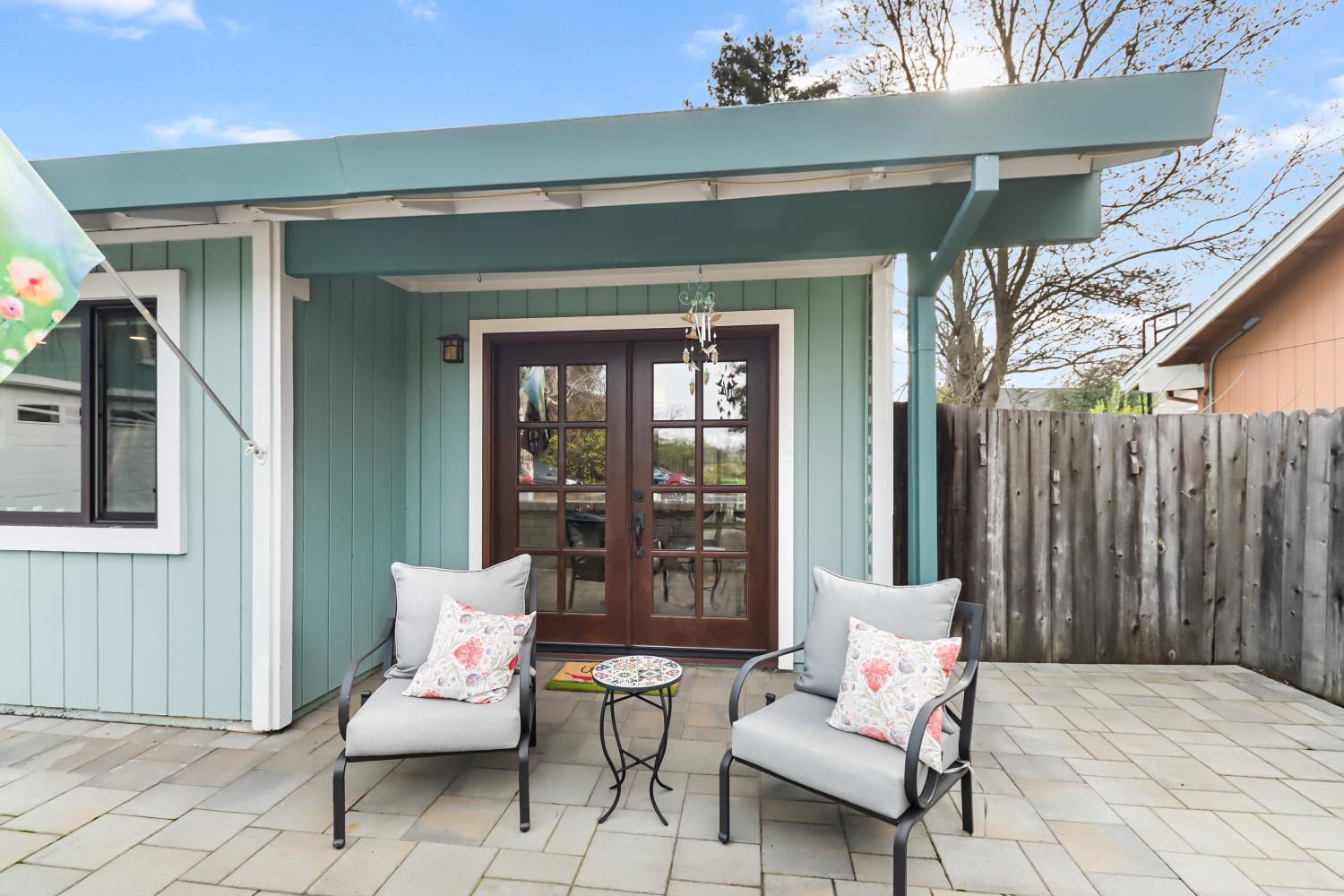 3216 Oyster Bay Avenue