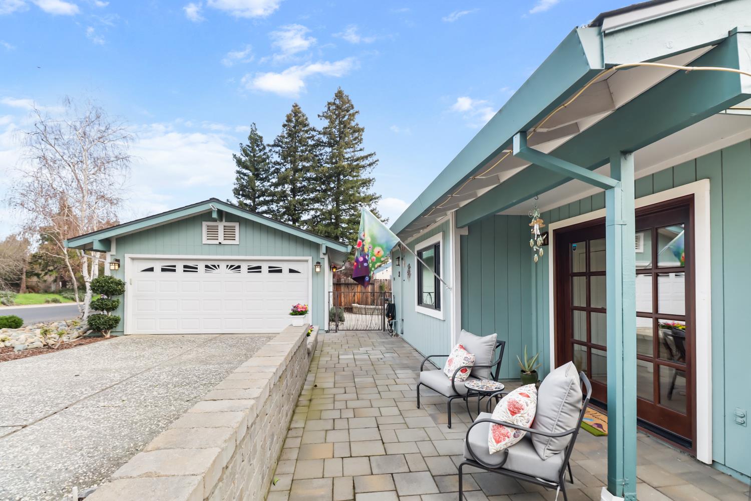 3216 Oyster Bay Avenue