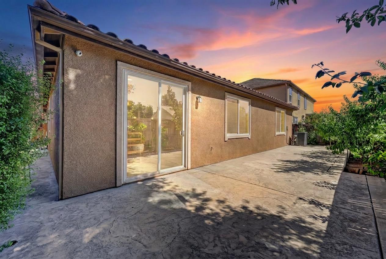 10092 Avocado Way
