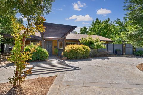 1660 La Playa Way Sacramento CA 95864