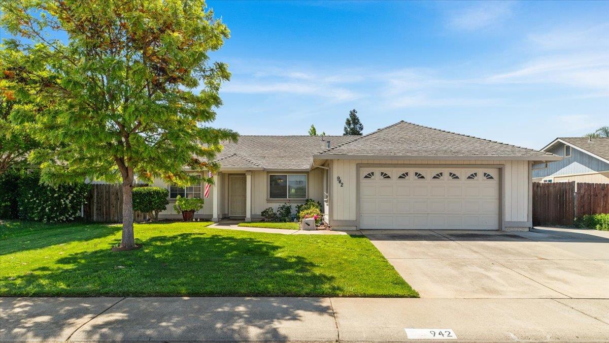 942 Ayers Lane
