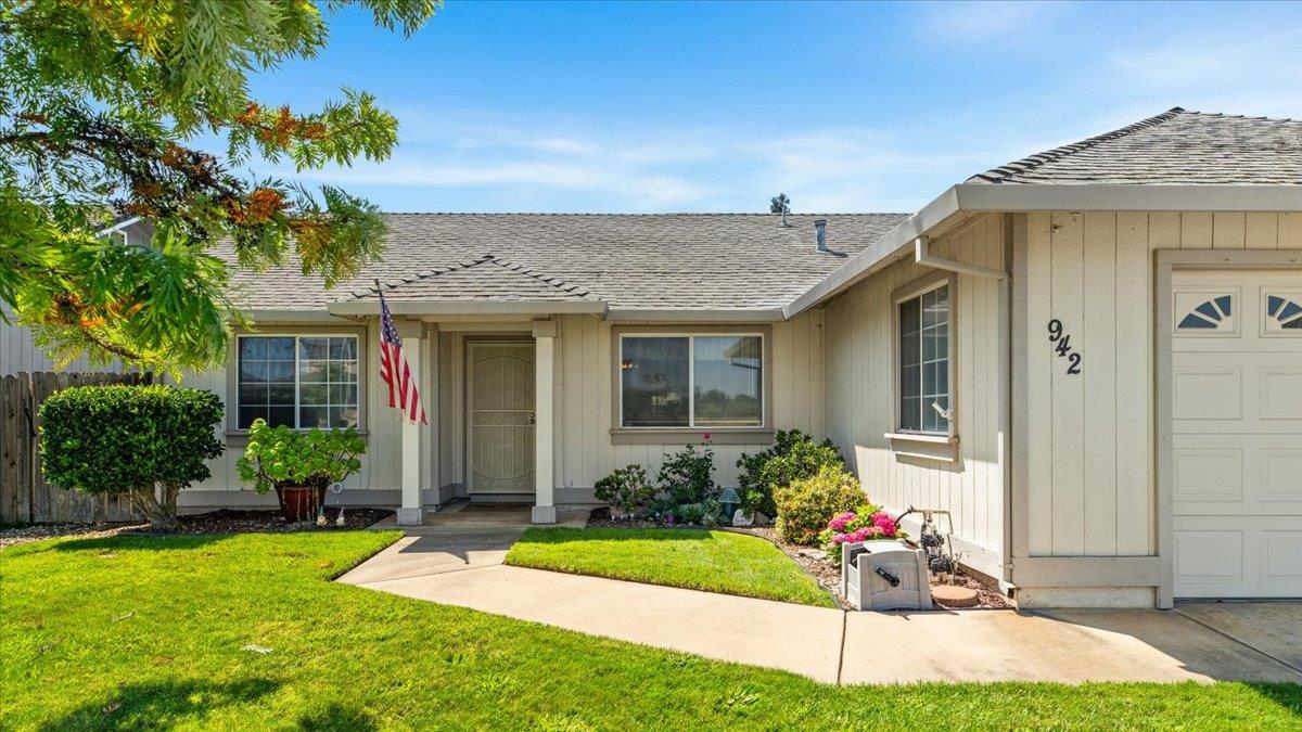 942 Ayers Lane