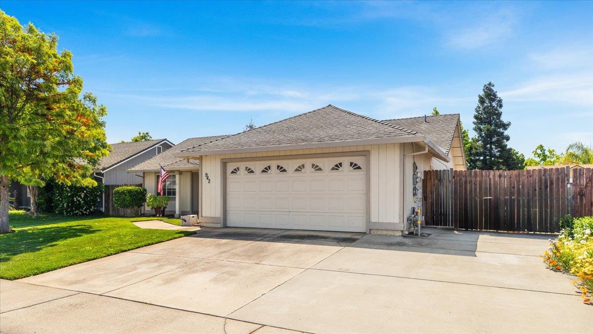 942 Ayers Lane