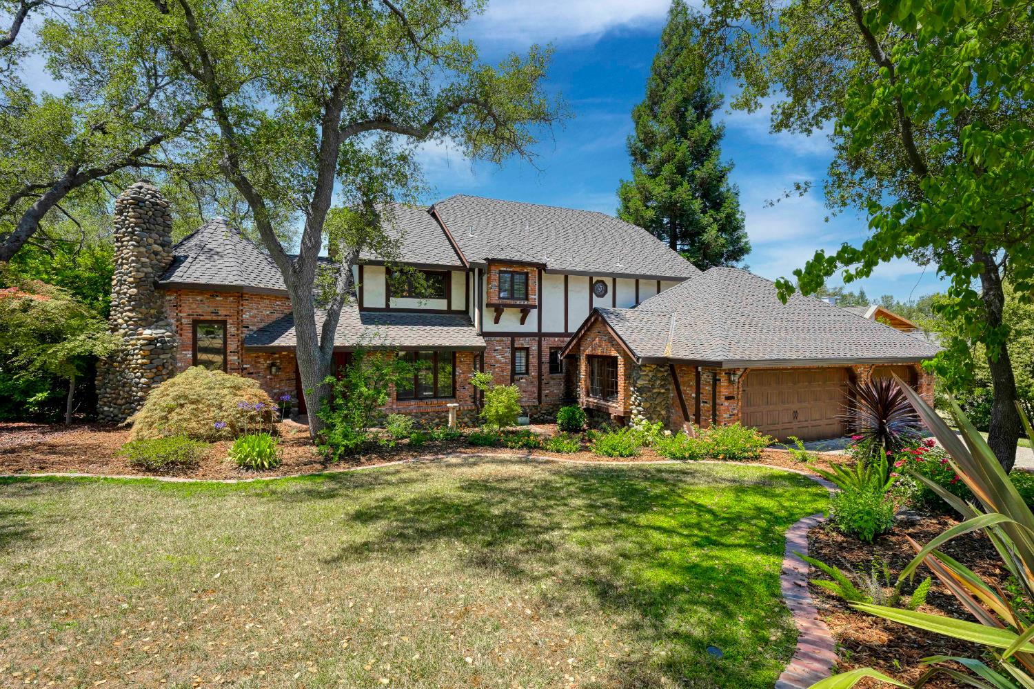 8140 Lakeland Drive
