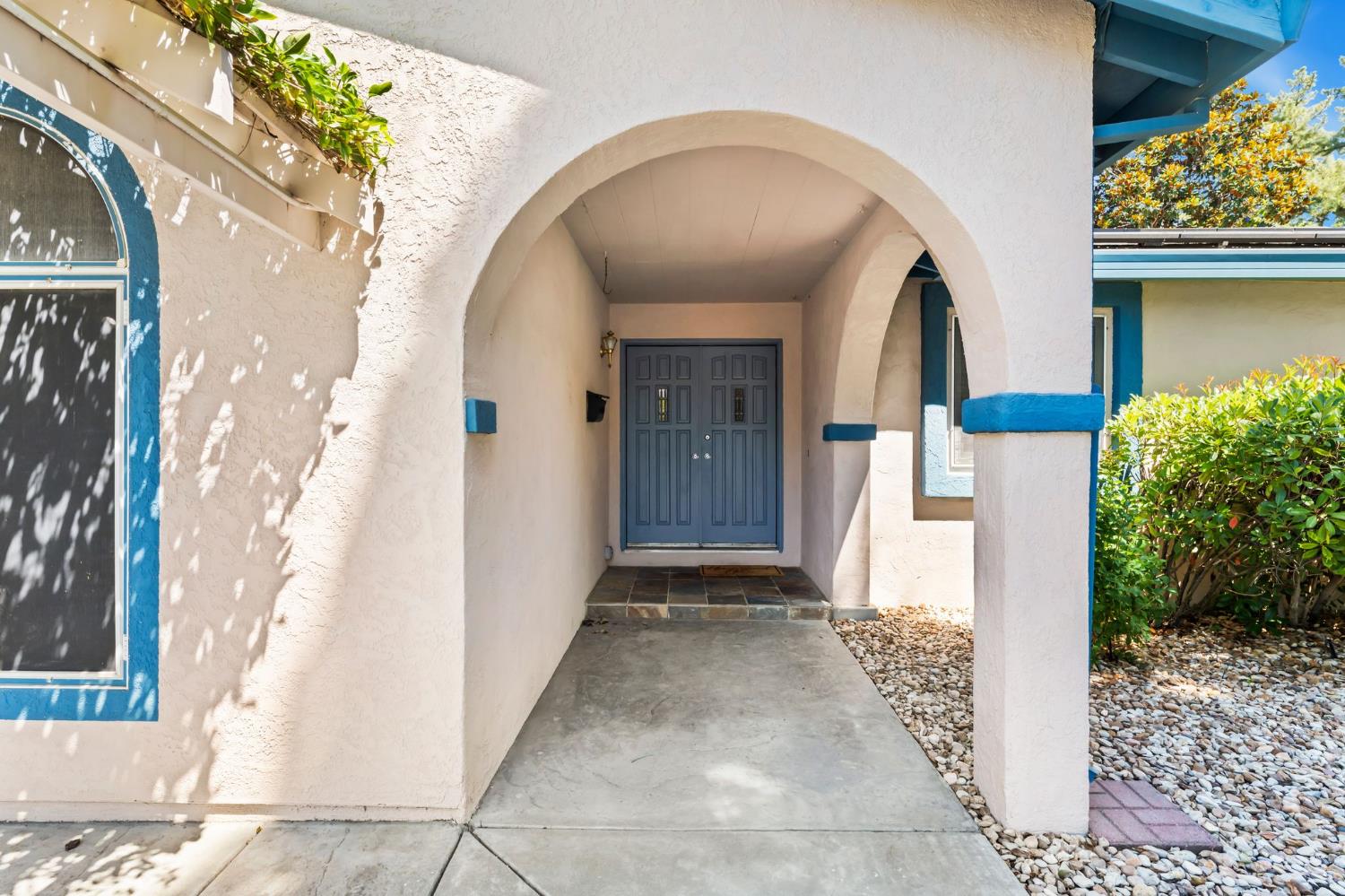 407 Del Oro Avenue
