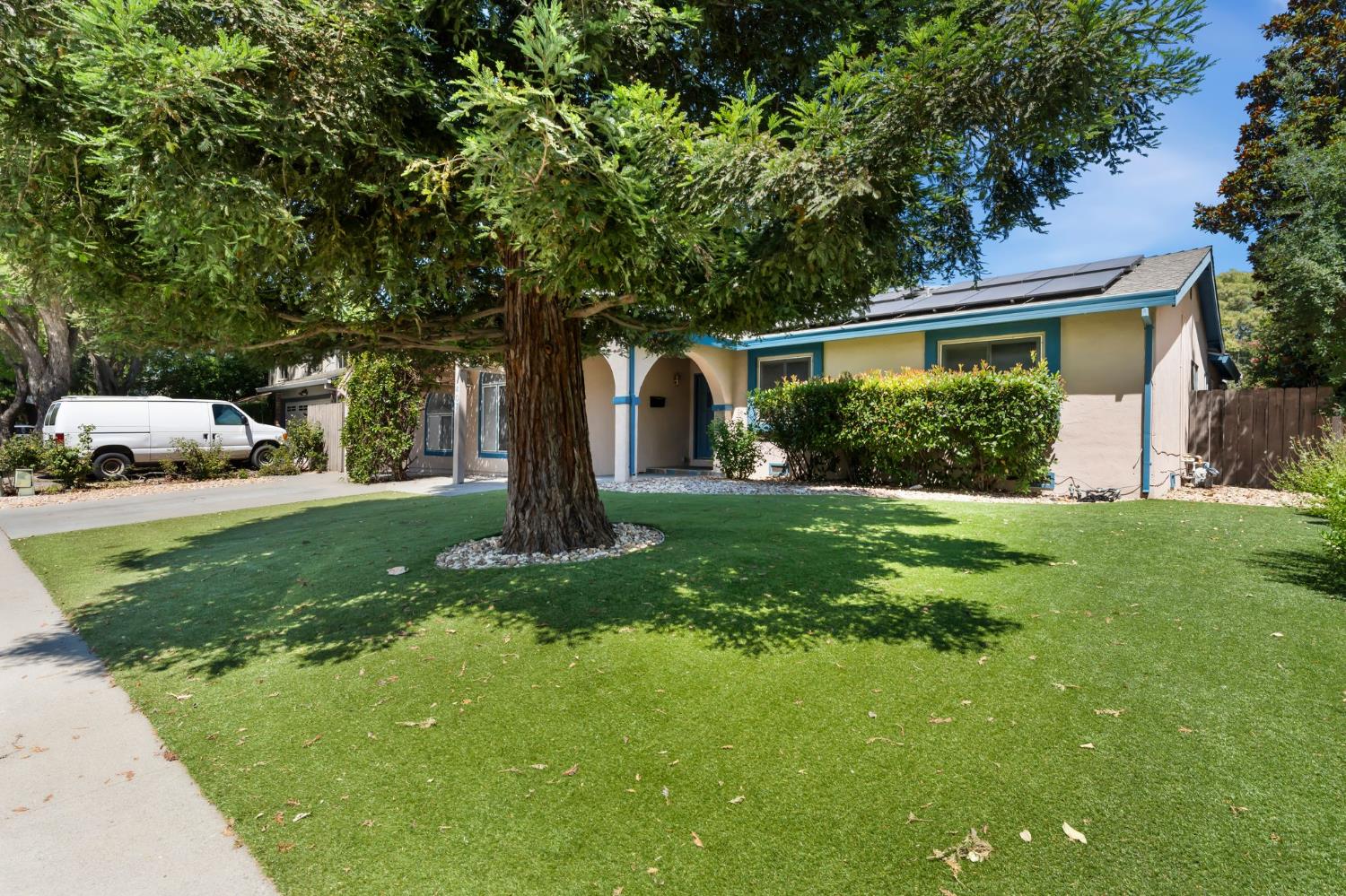 407 Del Oro Avenue