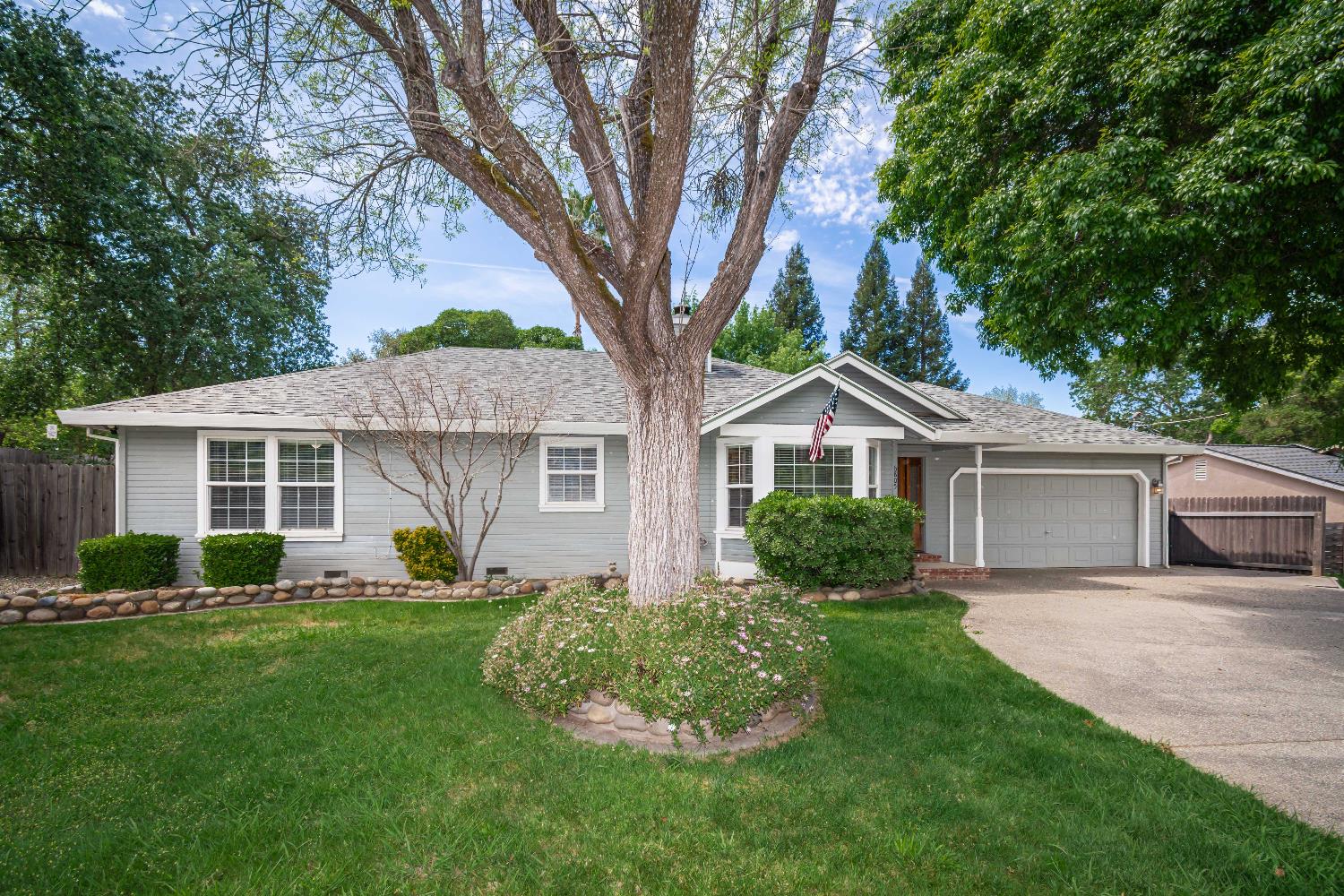 6805 E Chestnut Avenue