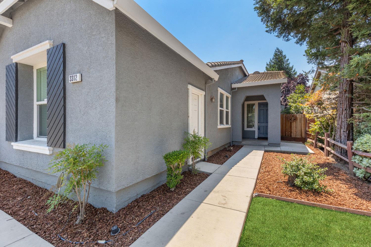 3312 Mas Amilos Way