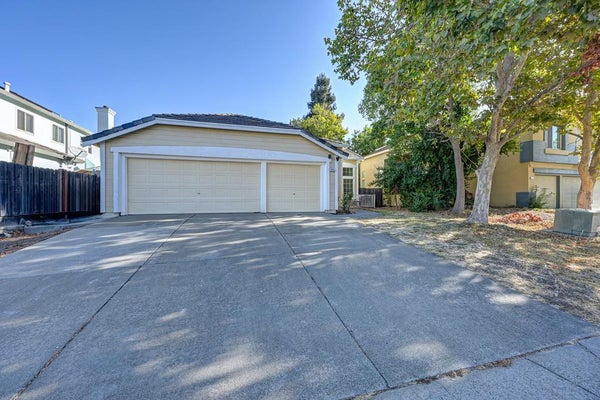 8705 LAGUNA STAR DR, ELK GROVE, CA 95758 - Image b22fbdbe01bb82109a4deeb7088e4d14/4105106861