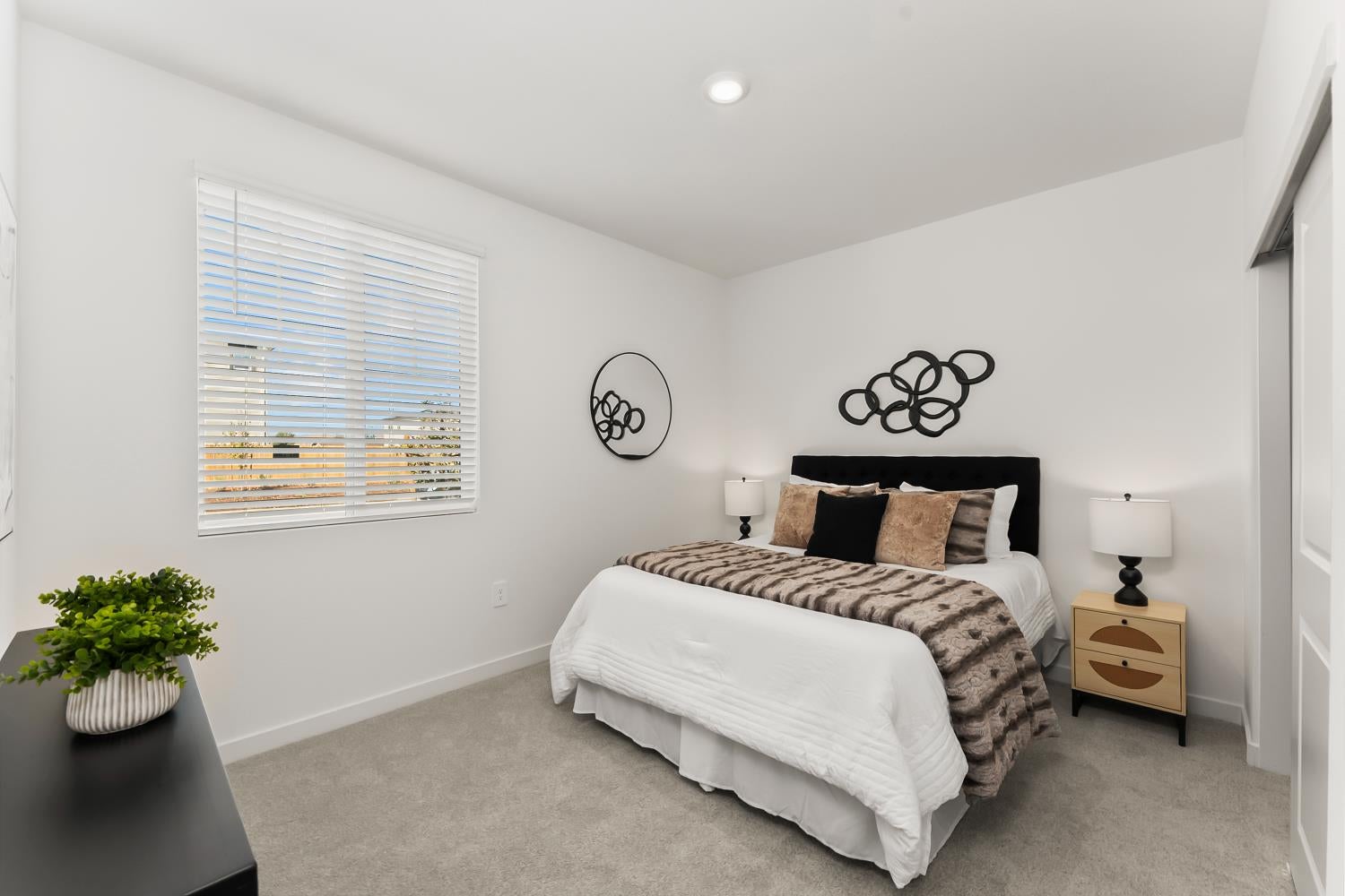 7585 Sachet Way