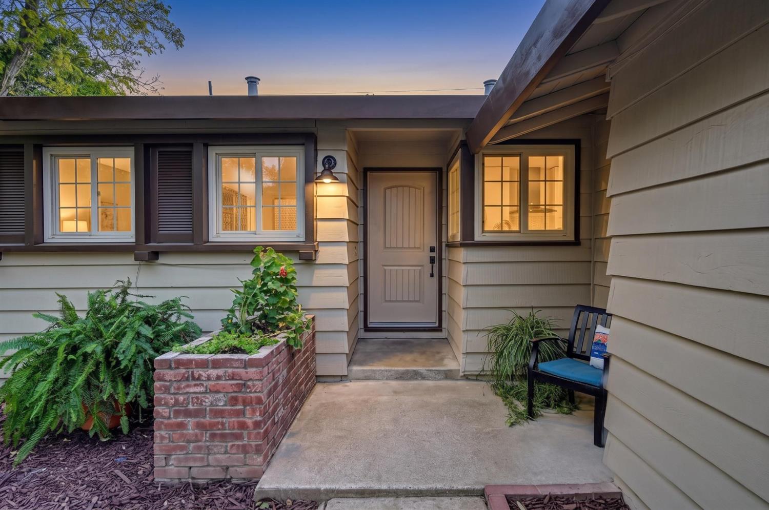 5322 Fort Sutter Way