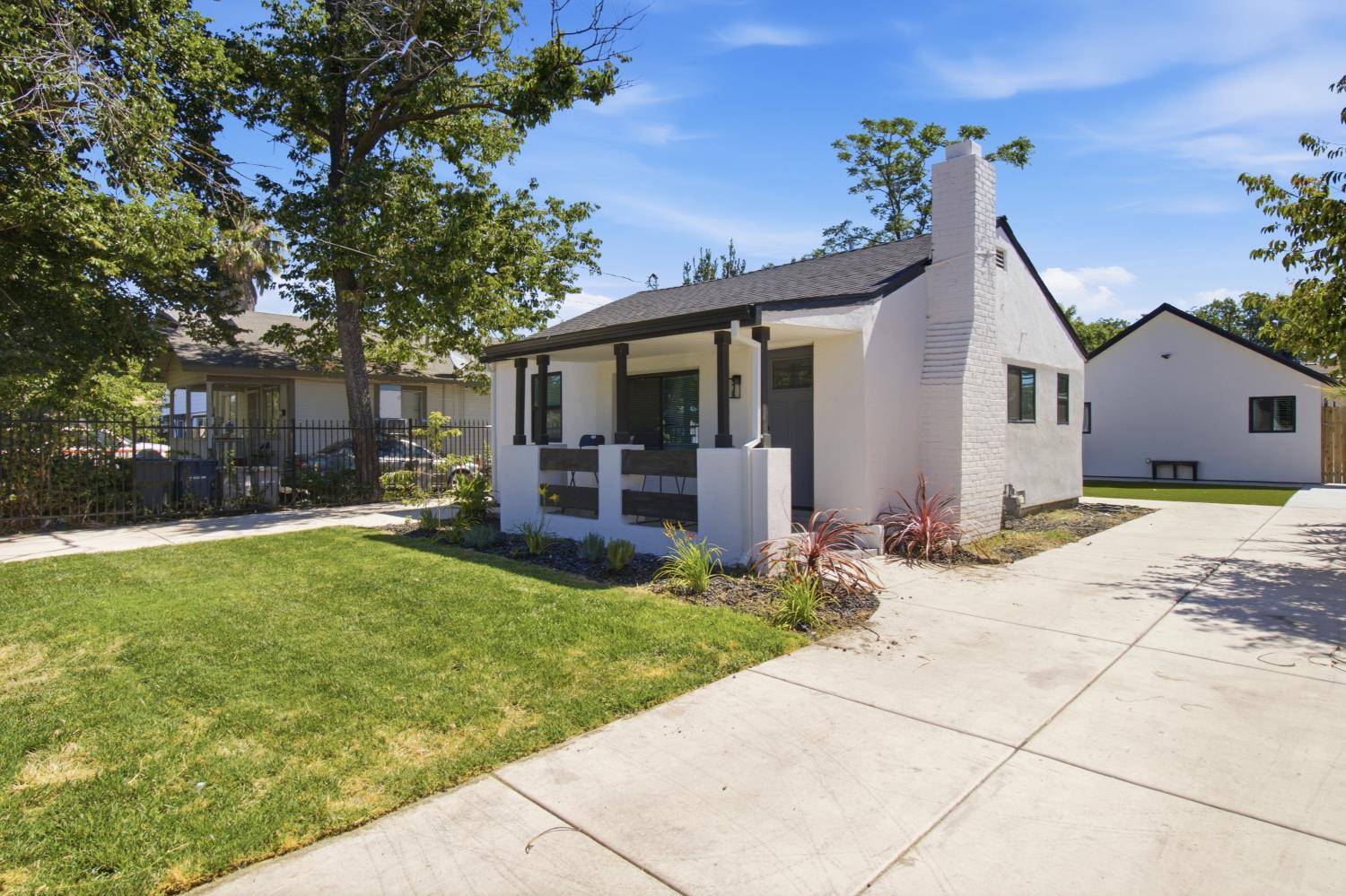 2356 Boxwood Street