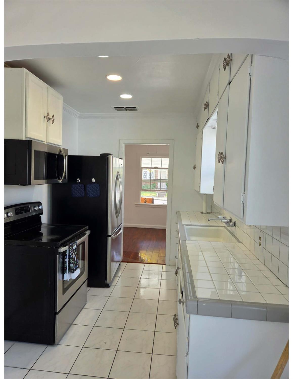 111 N Baxter Avenue