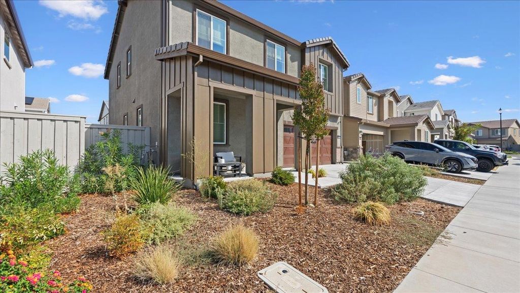 Photo of 4017 Backwater Cove Circle, Roseville, CA 95747 (MLS # 225124254)