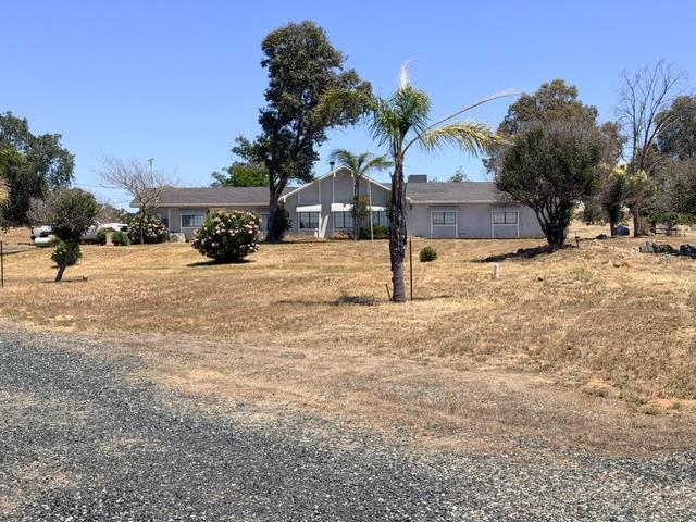 4081 La Grange